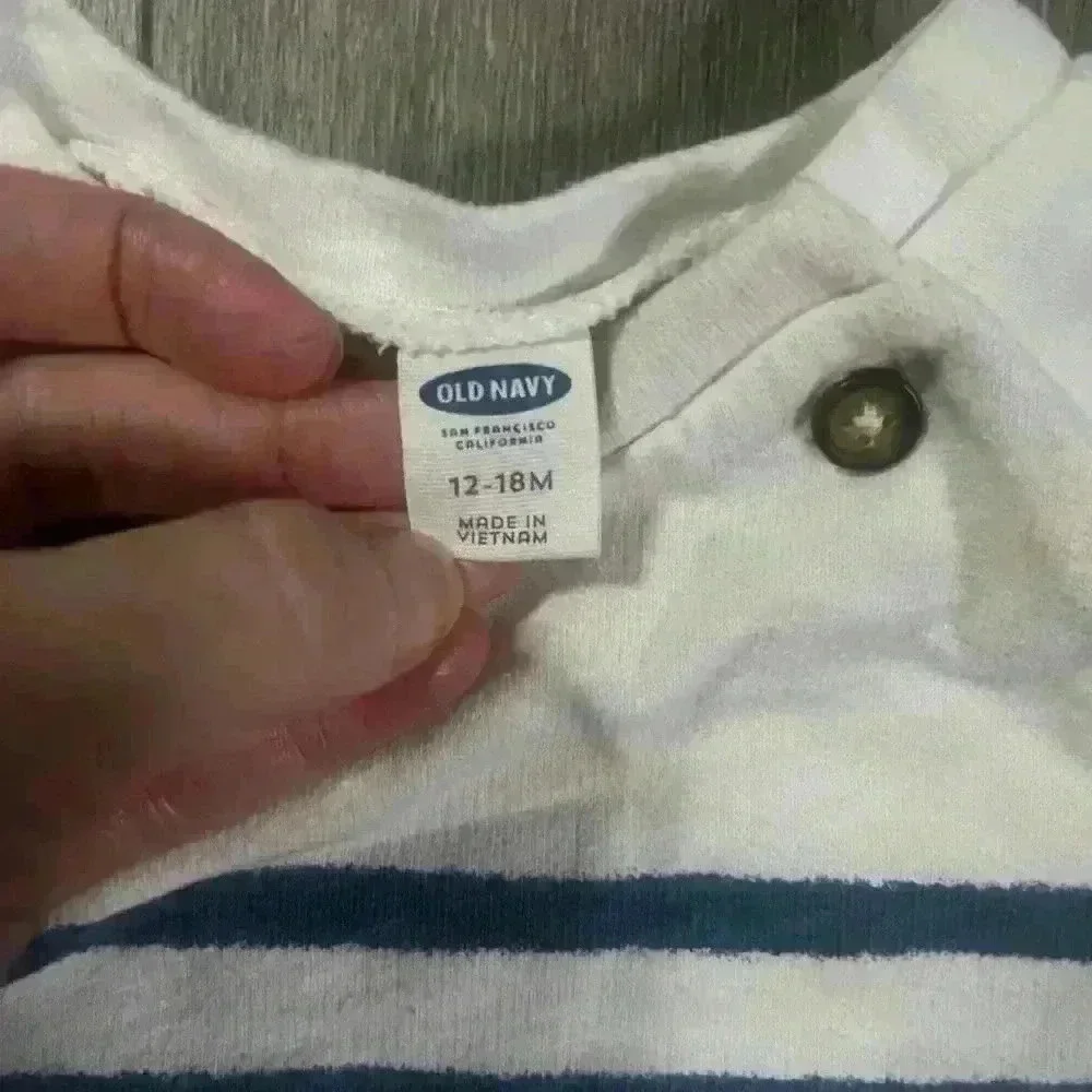 Old Navy and Carter’s 3 Piece Boys Fall Bundle Size 18 Months